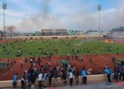 Suporter Mengamuk! Laga Persela Lamongan vs Persijap Jepara Berakhir Ricuh