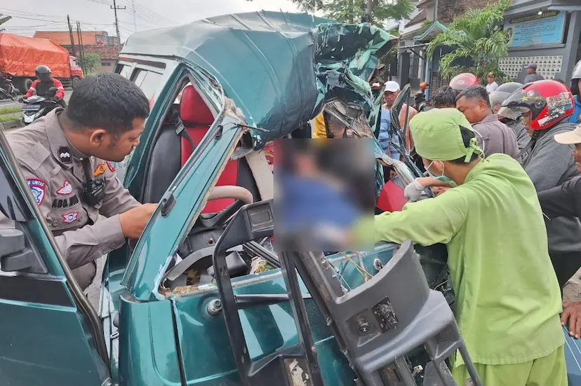 Kecelakaan Libatkan Mobil Carry dan Truk di Lamongan, Satu Orang Alami Luka Berat
