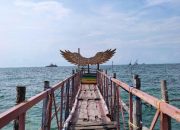 Pesona Keindahan Pantai Kemantren di Lamongan