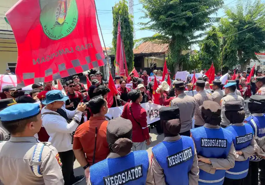 IMM Lamongan Demo Tolak Tunjangan DPR, Desak Revolusi Polri