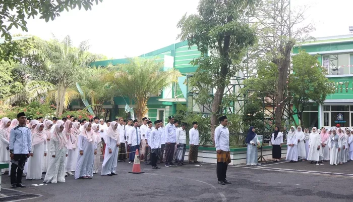Unisla Gelar Apel untuk Memperingati Hari Santri Nasional 2025