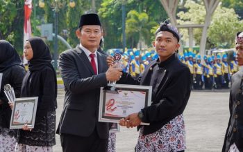 Hari Sumpah Pemuda di Lamongan, Kurniawan Dapat Penghargaan atas Pelestarian Benih Lokal