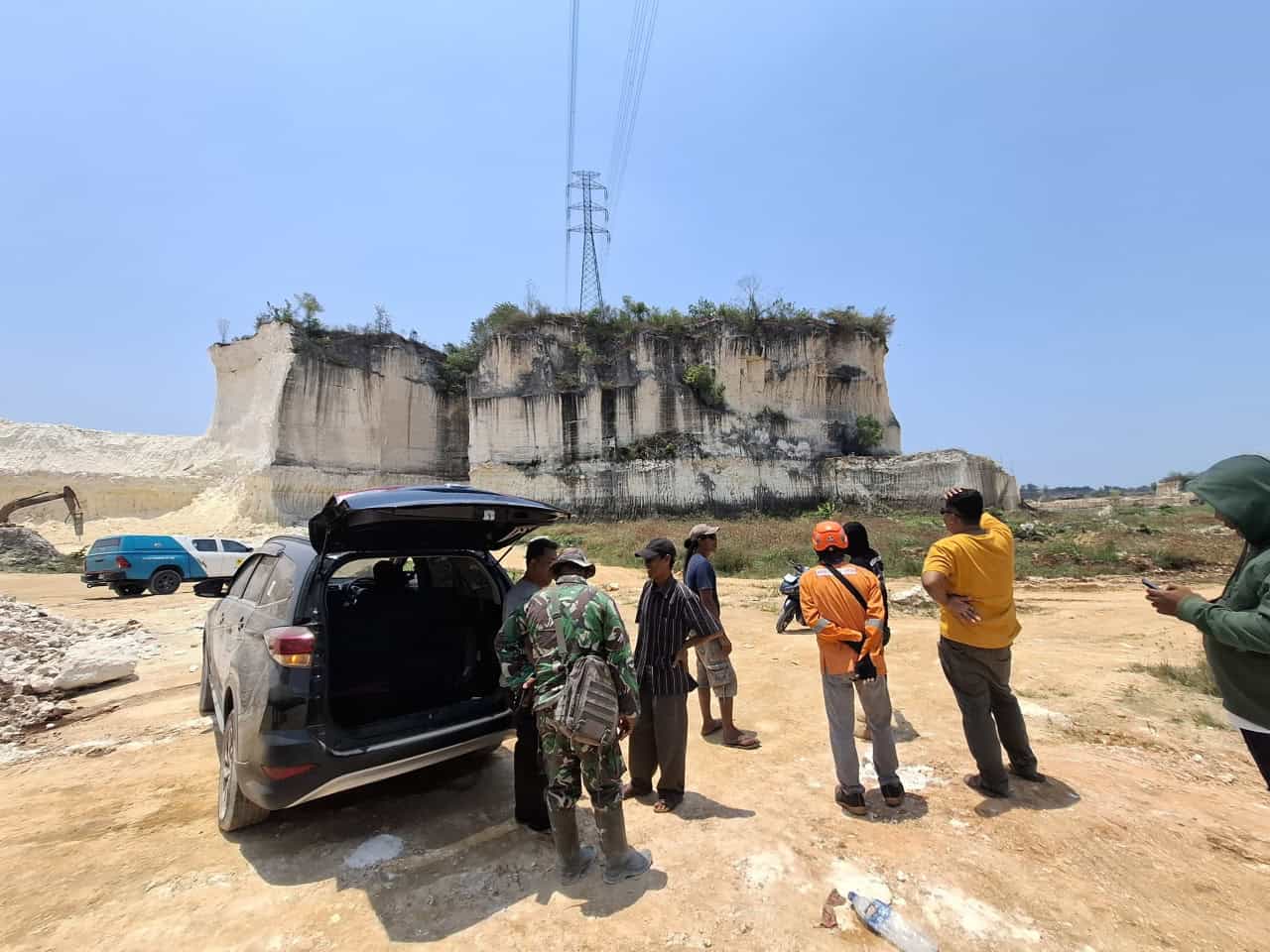 PLN Pastikan Keamanan Jalur Sutet di Paciran, Awasi Aktivitas Tambang Batu Kapur